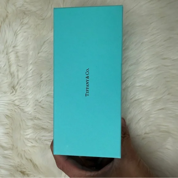 Tiffany & Co.
Cat-Eye Mirrored Sunglasses brand new - Picture 4 of 8